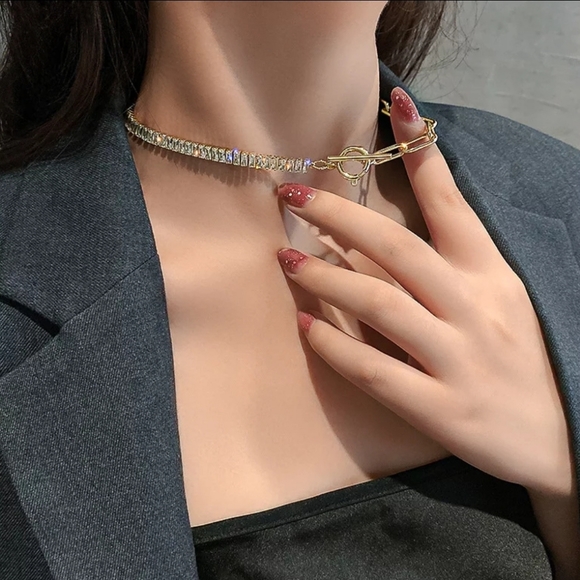 Gorgeous Crystal Chain Necklace - Picture 2 of 3